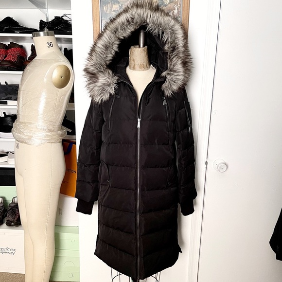 📦SOLD📦Women’s BCBGeneration Faux-Fur Hooded Puffer Coat. Size S - Picture 2 of 10